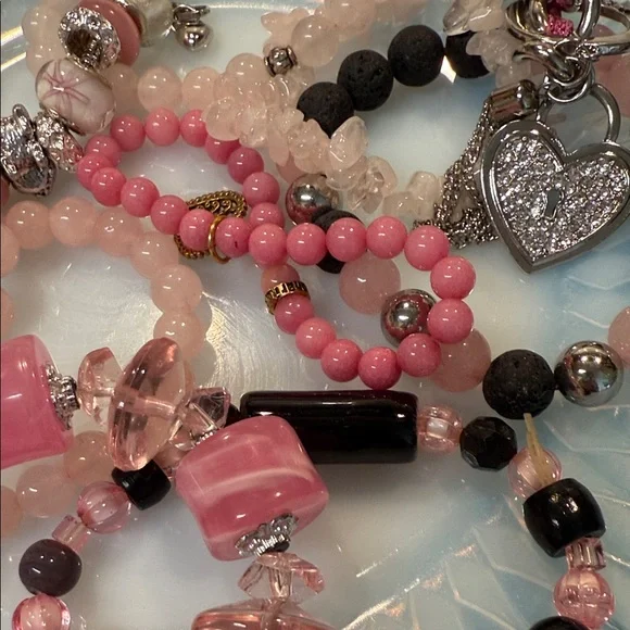 Elegant 10 Piece Pink and Black Beaded Bracelet Bundle - Picture 2 of 8
